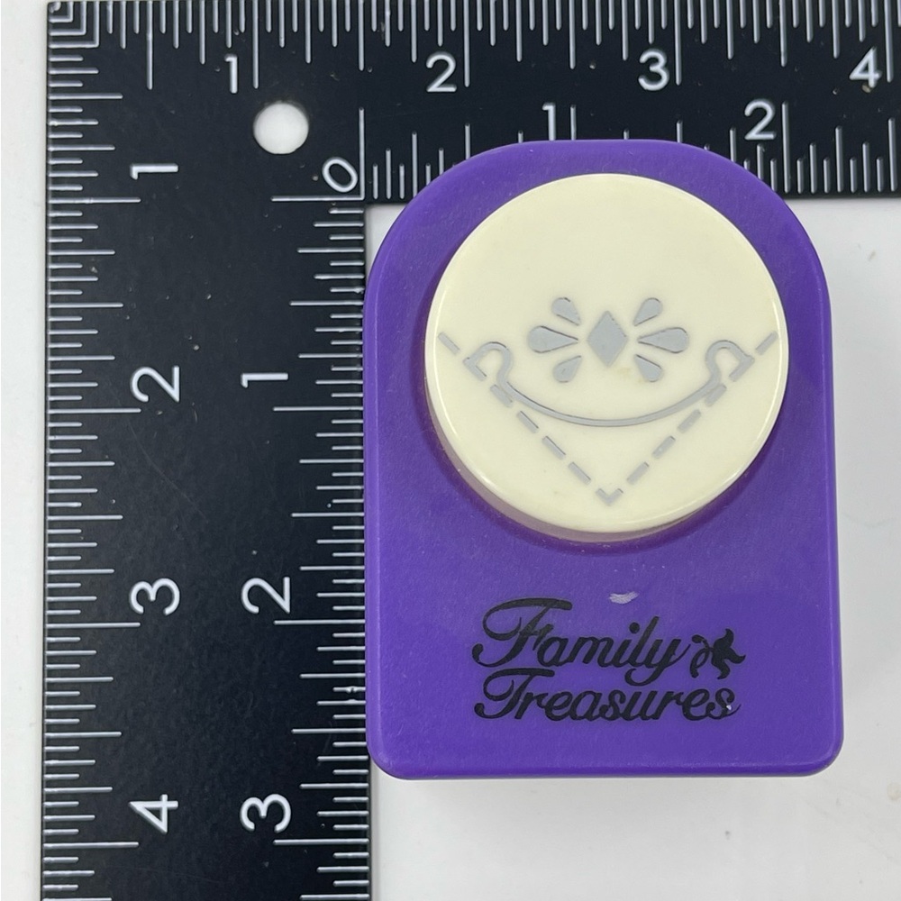 Family Treasures Lace Edge Paper Punch Scrapbooking Decorative‎ Design Purple - Picture 5 of 5